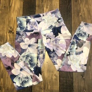Old Navy Active Elevate Leggings Floral